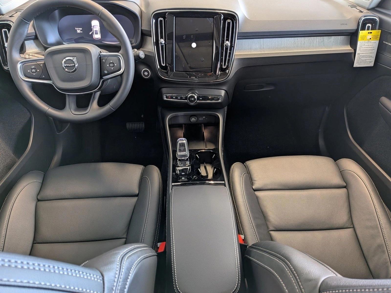 Thumbnail: 2026 Volvo XC40 - 3