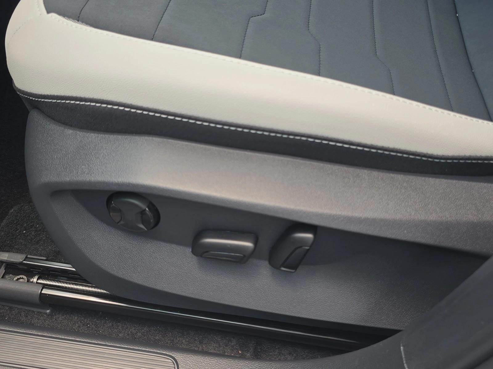 Thumbnail: 2026 Volkswagen Taos - 4