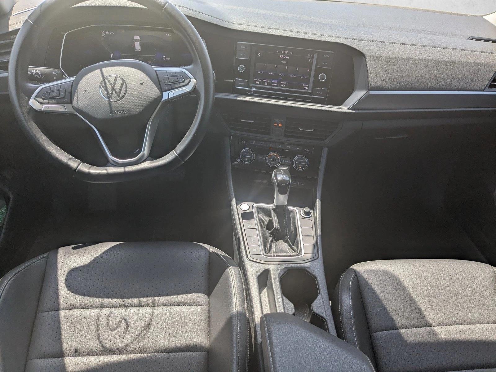 Thumbnail: 2024 Volkswagen Jetta - 3