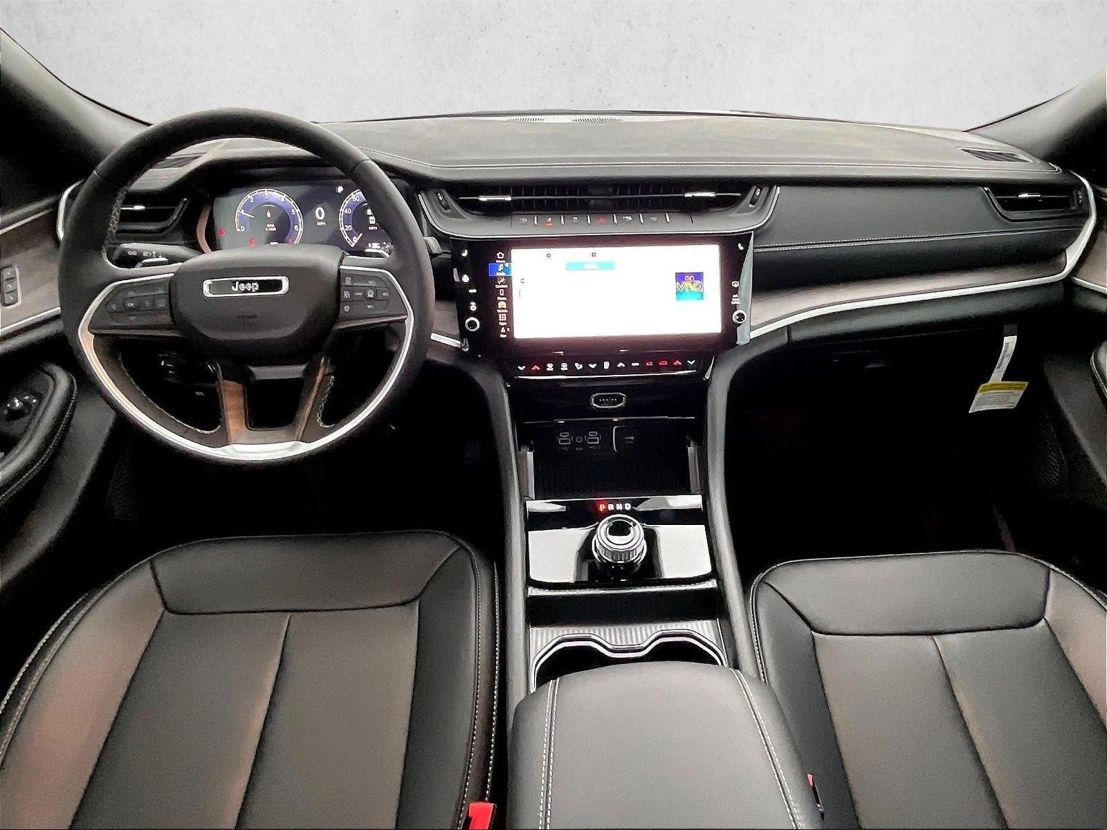 Thumbnail: 2027 Jeep Grand Cherokee - 3