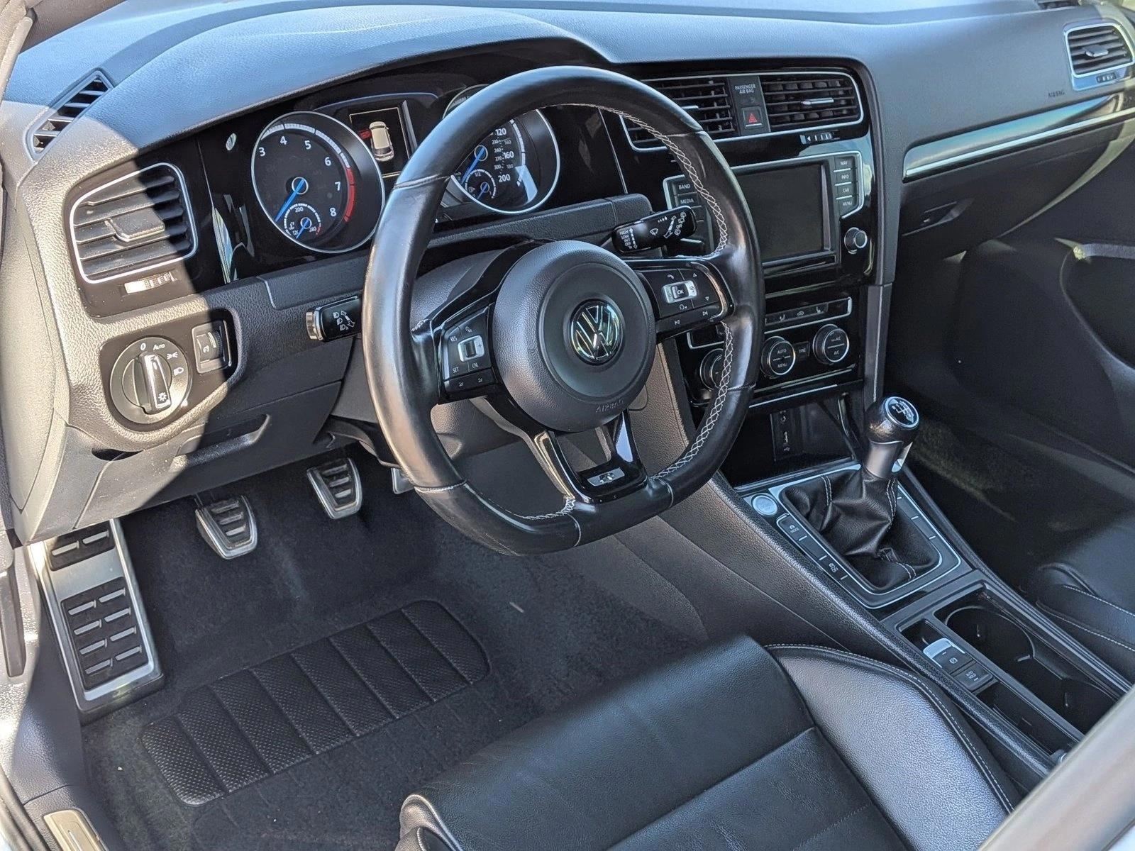 Thumbnail: 2016 Volkswagen Golf - 3