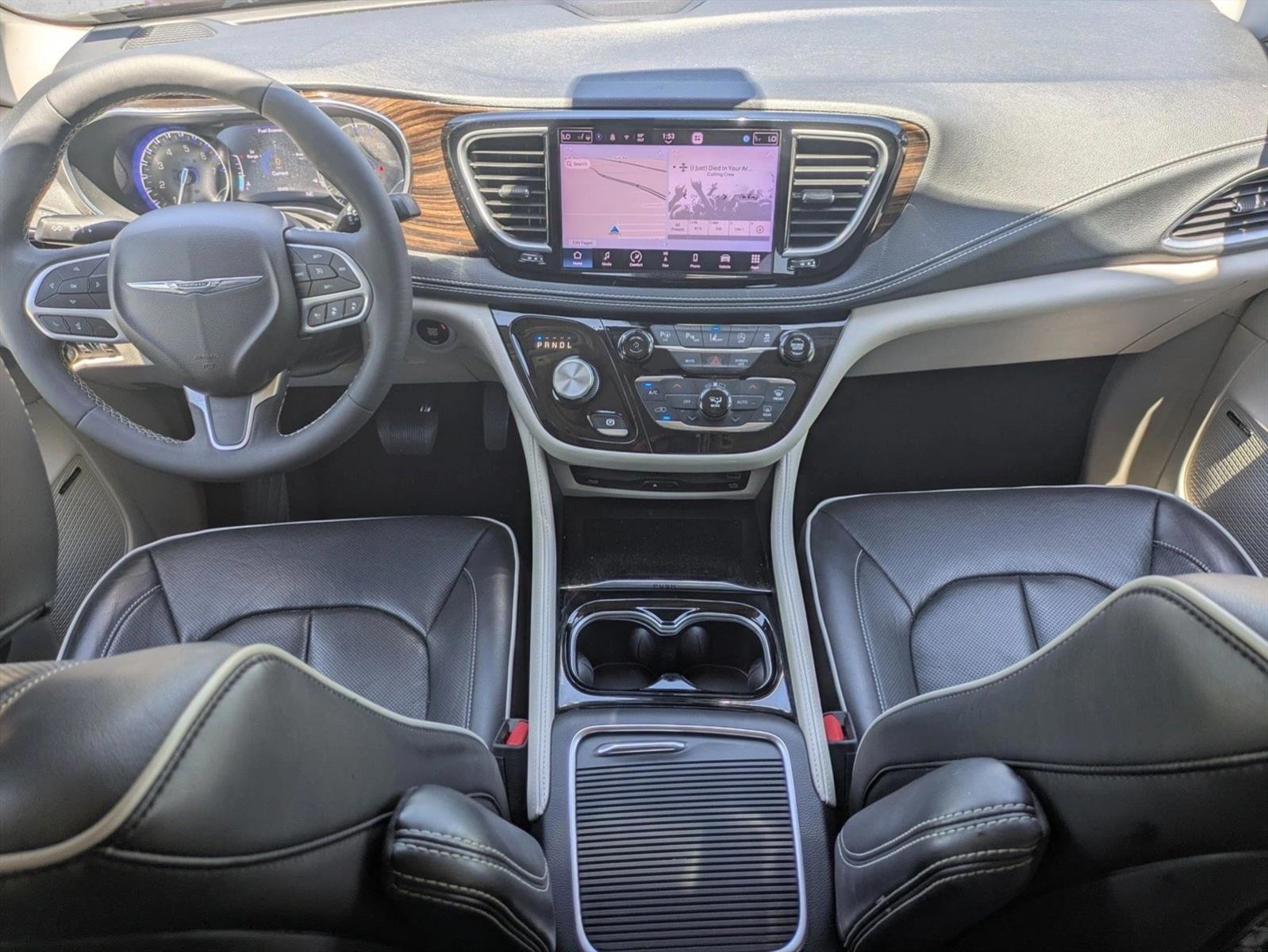 Thumbnail: 2022 Chrysler Pacifica - 3