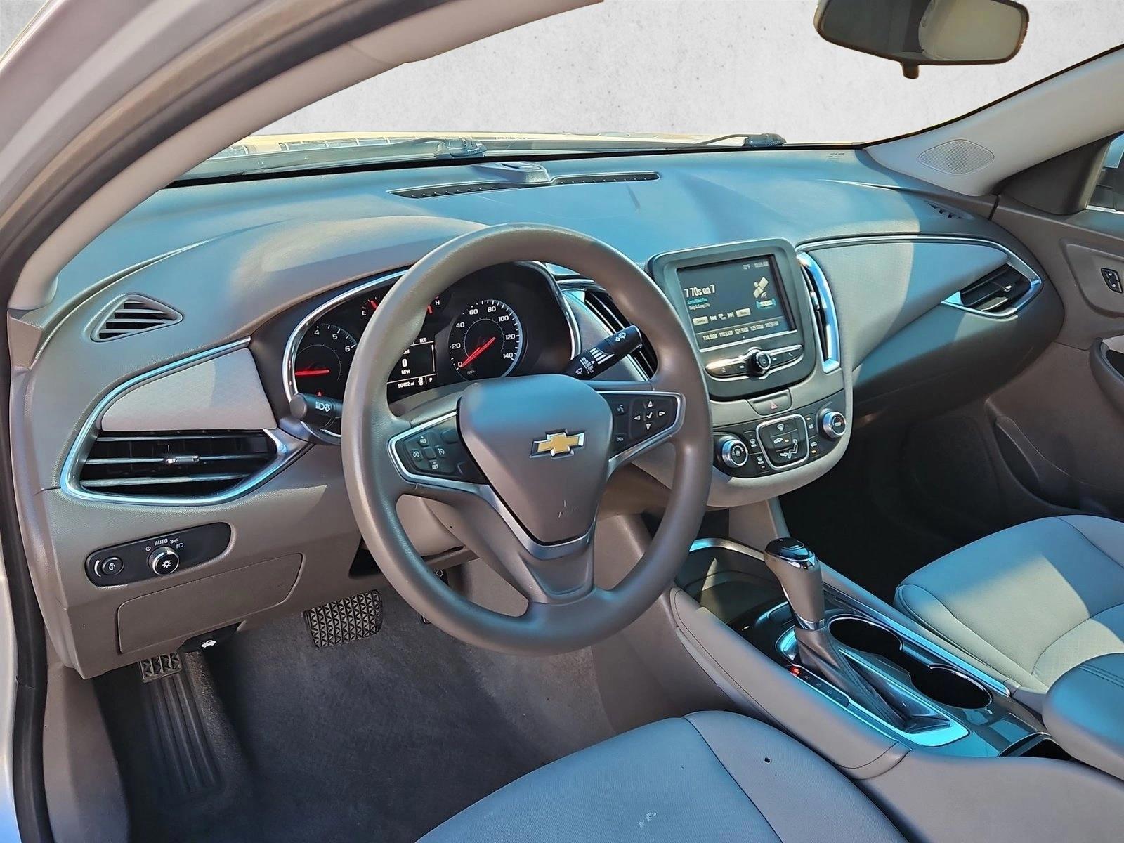 Thumbnail: 2018 Chevrolet Malibu - 3