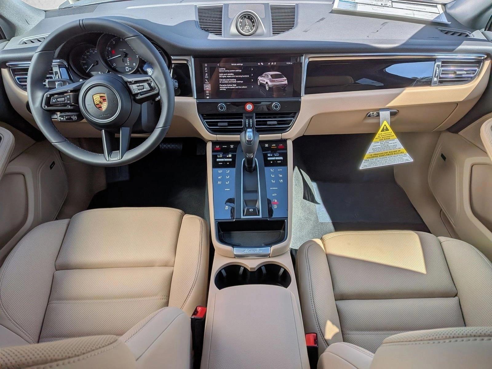 Thumbnail: 2026 Porsche Macan - 4