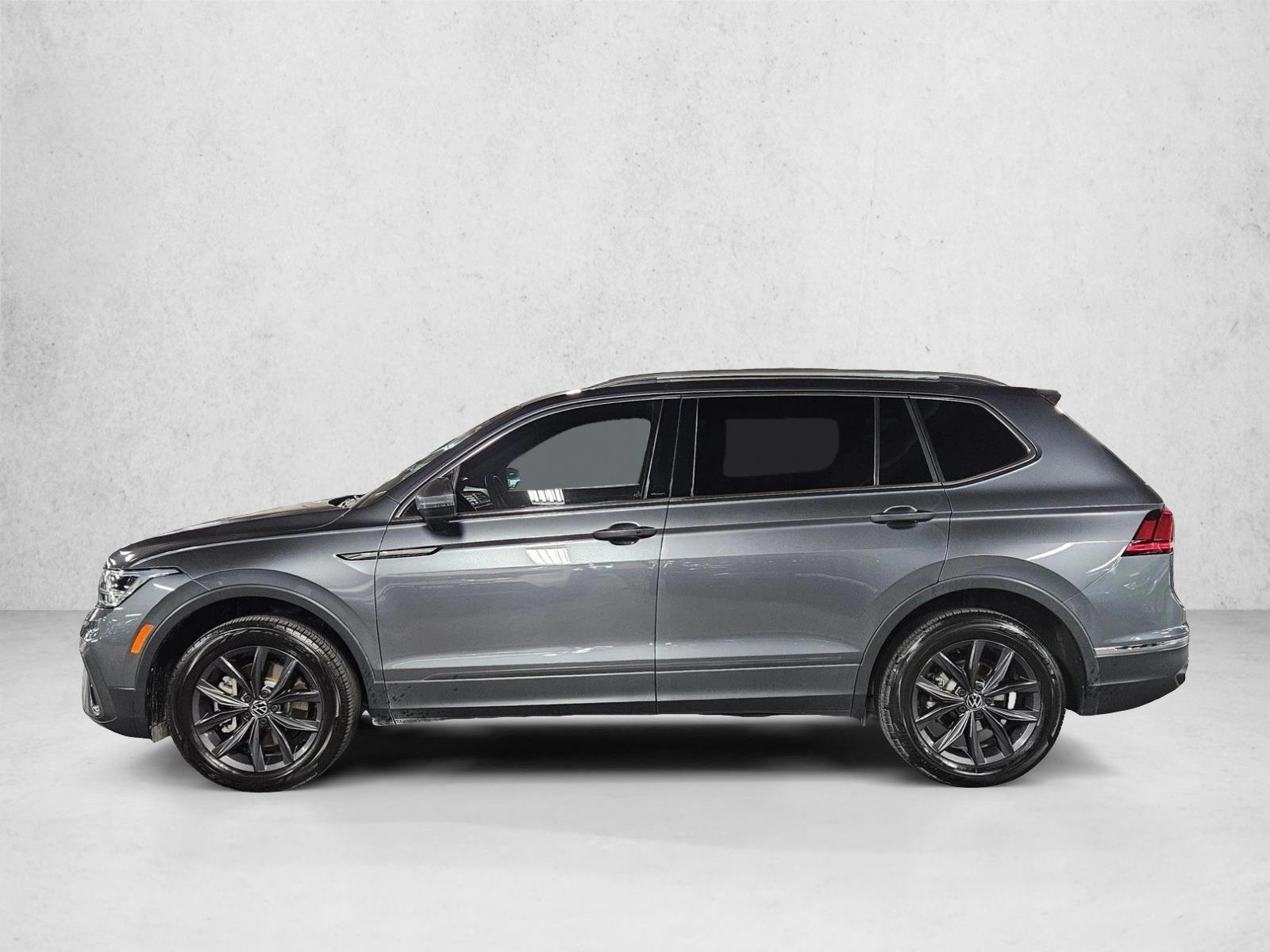 Thumbnail: 2022 Volkswagen Tiguan - 2