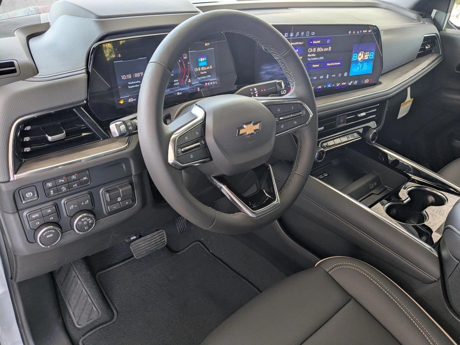 Thumbnail: 2025 Chevrolet Suburban - 3