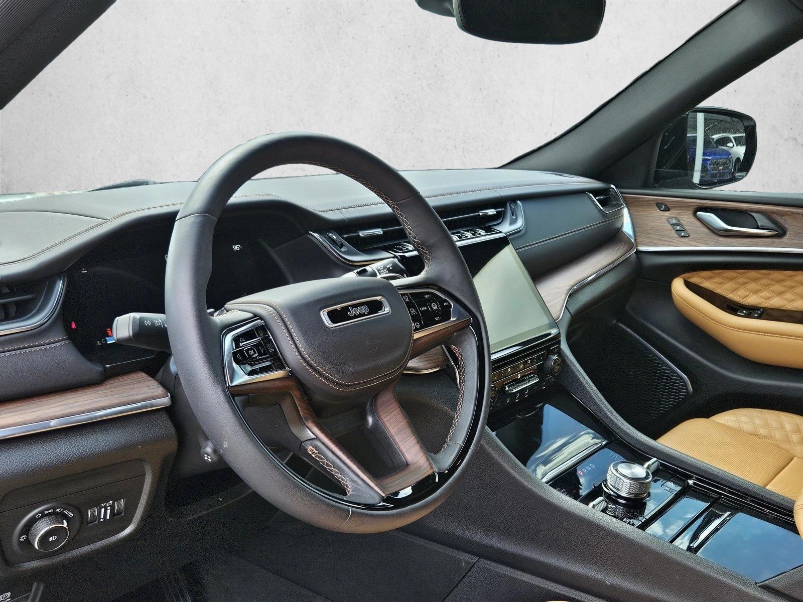 Thumbnail: 2024 Jeep Grand Cherokee - 3