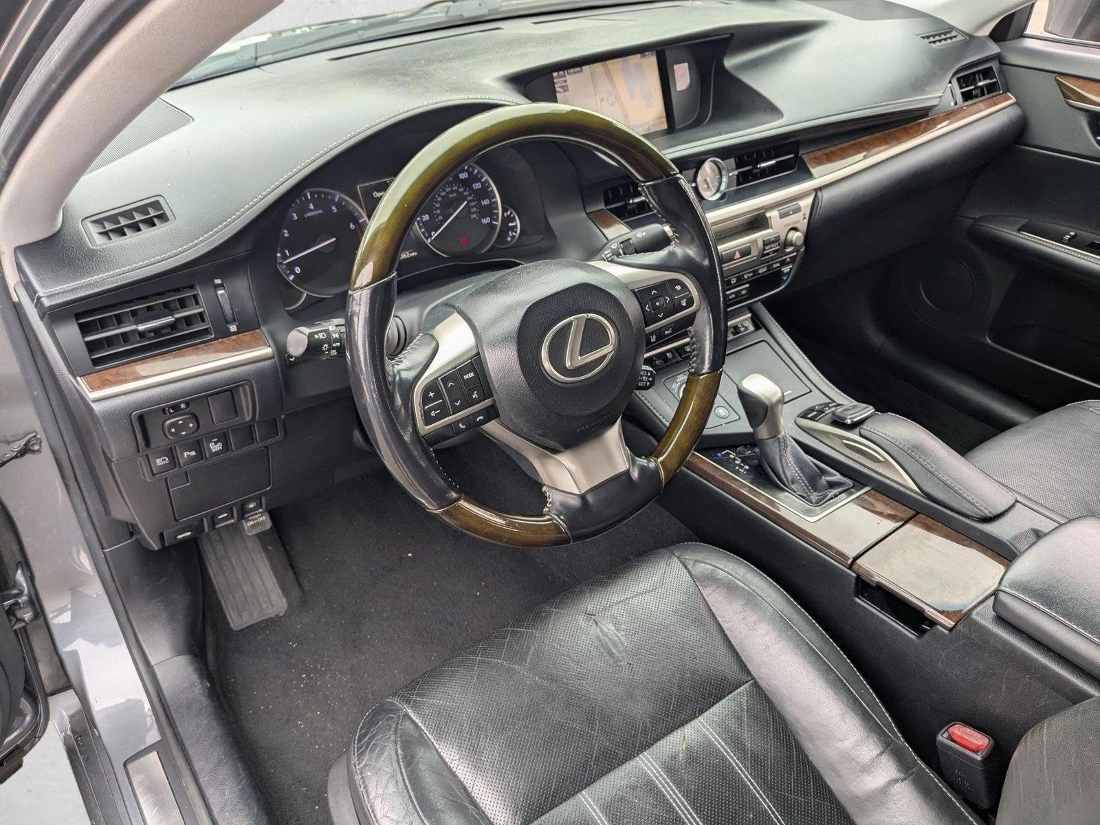 Thumbnail: 2016 Lexus ES - 3