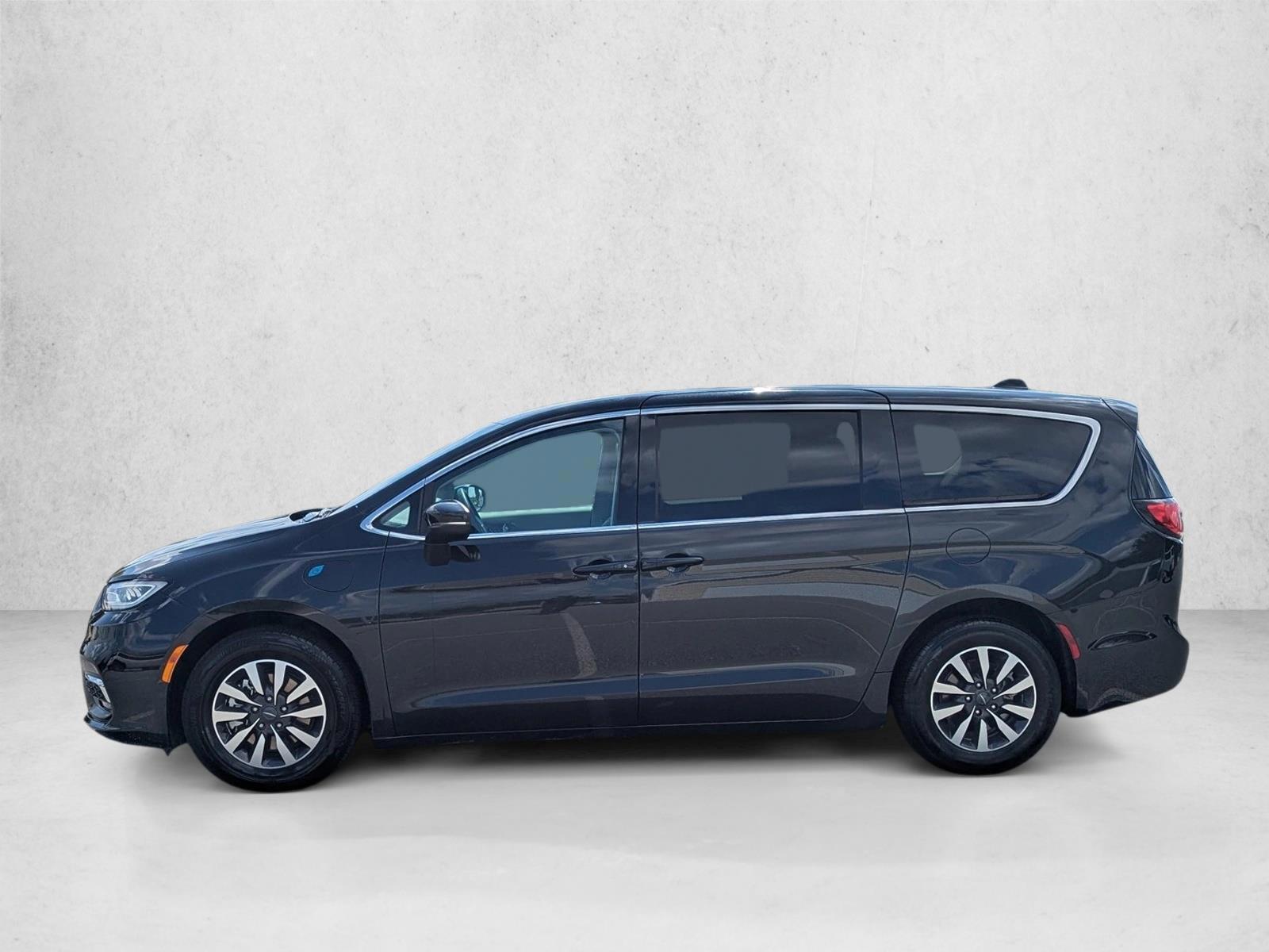 Thumbnail: 2023 Chrysler Pacifica - 2