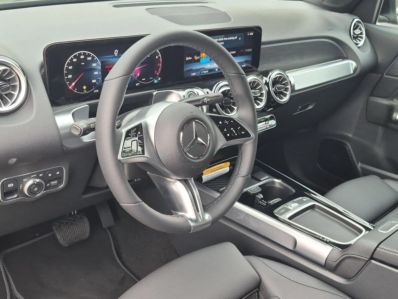 Thumbnail: 2026 Mercedes-Benz GLB - 3