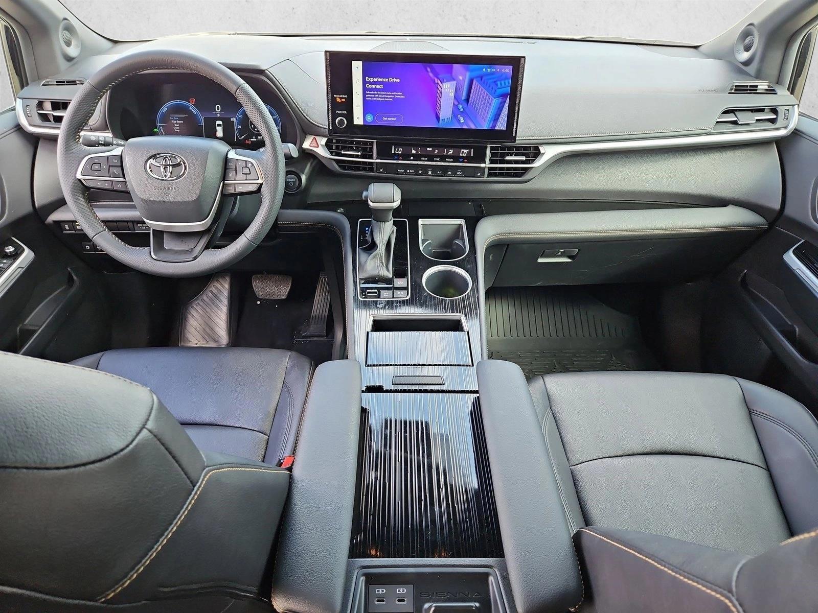 Thumbnail: 2025 Toyota Sienna - 3
