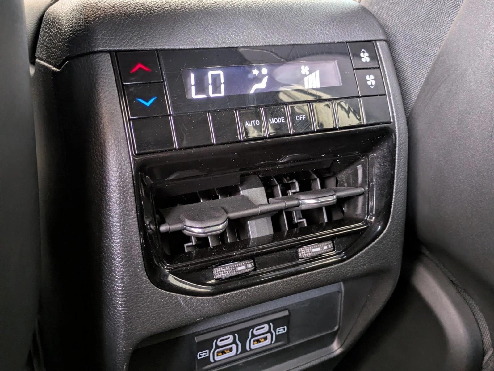 2025 Jeep Grand Cherokee L Laredo - Photo 16