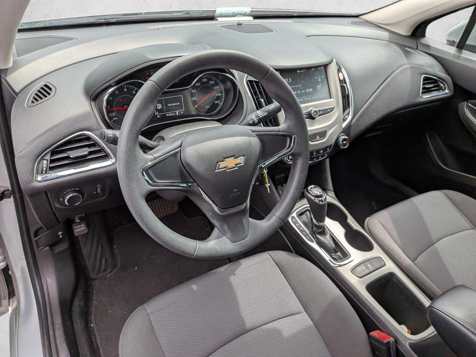 Thumbnail: 2018 Chevrolet Cruze - 3