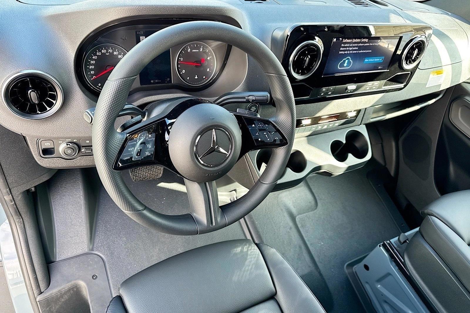 Thumbnail: 2026 Mercedes-Benz Sprinter - 3