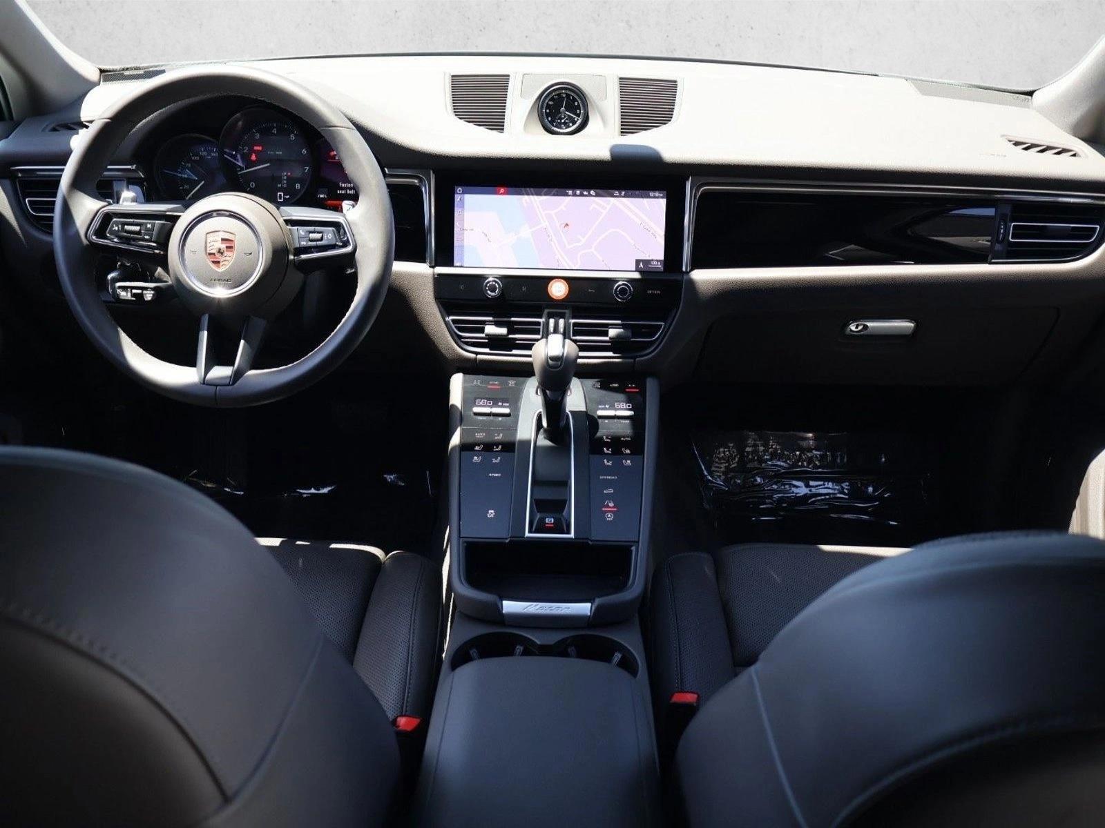 Thumbnail: 2026 Porsche Macan - 5