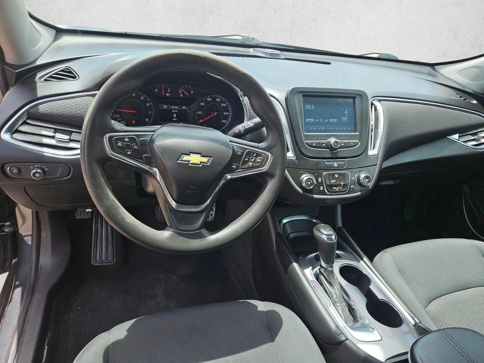 Thumbnail: 2017 Chevrolet Malibu - 3