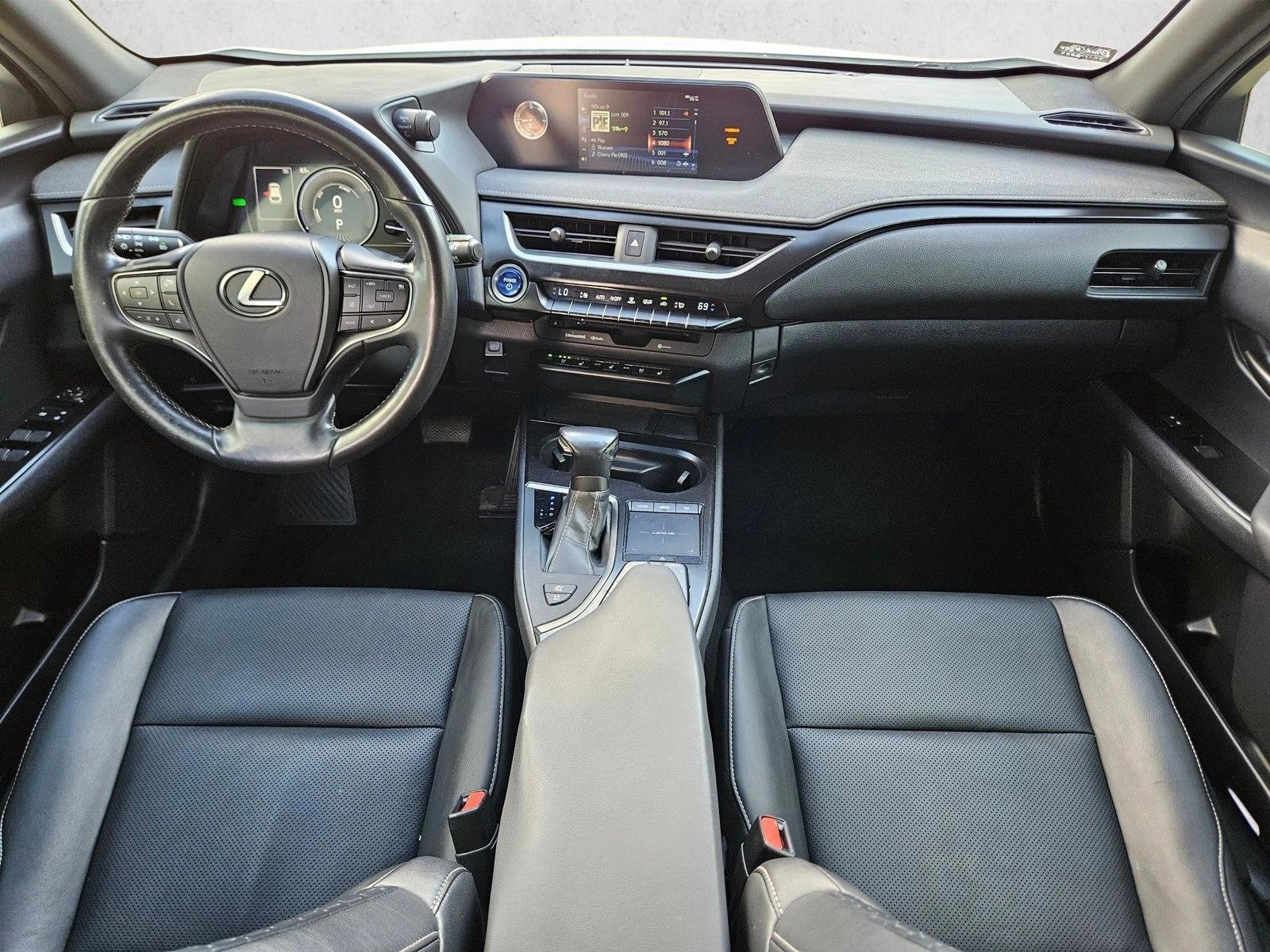 Thumbnail: 2019 Lexus UX - 3