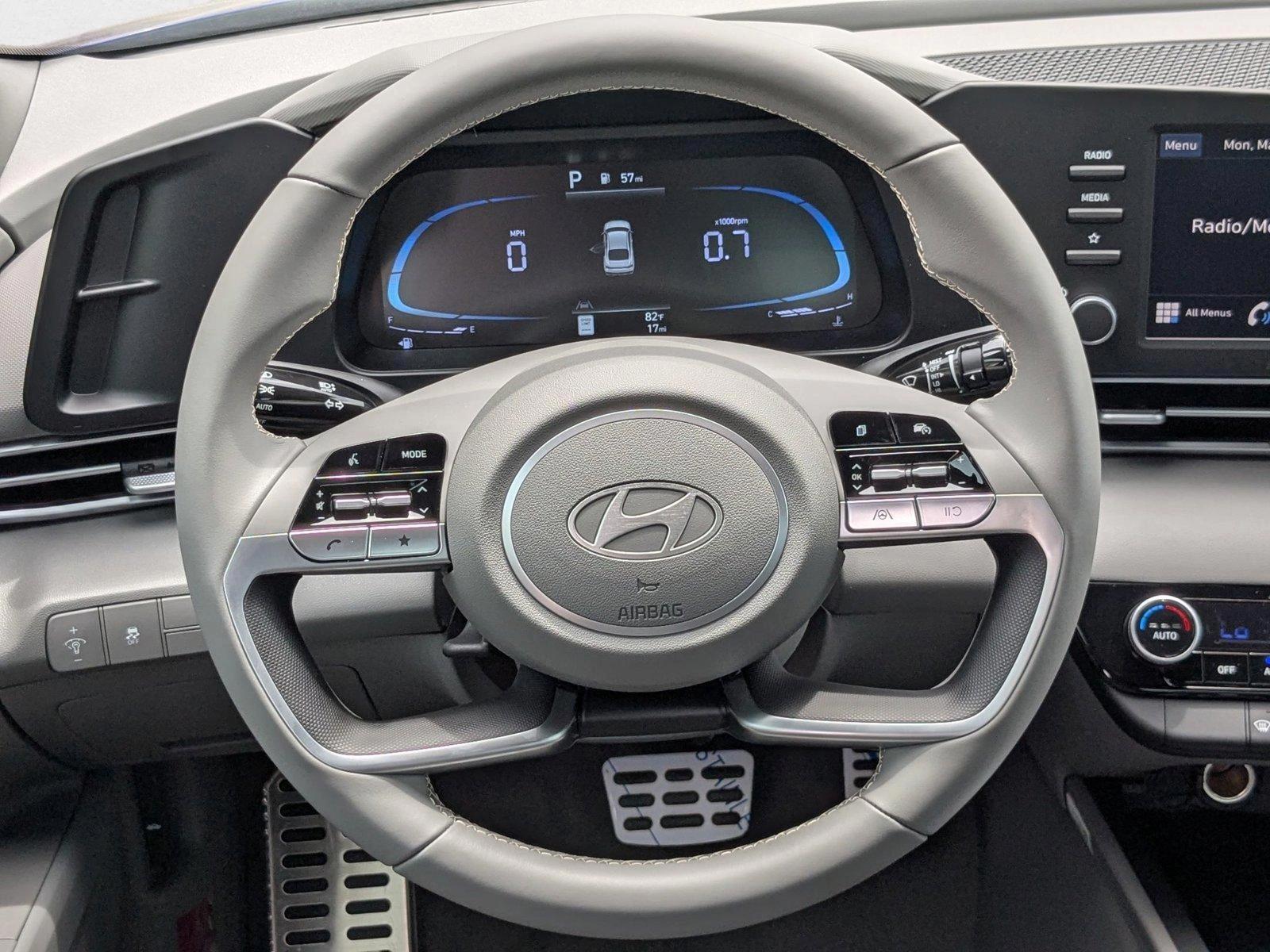 2025 Hyundai Elantra SEL - Photo 12