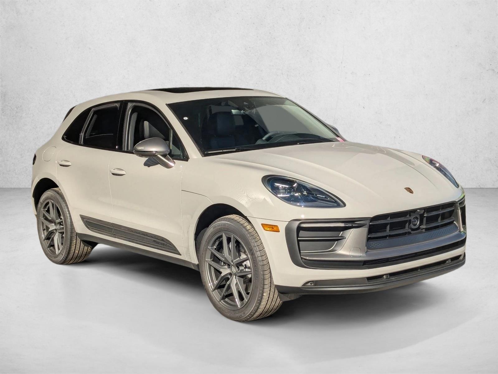 2026 Porsche Macan T - Photo 7