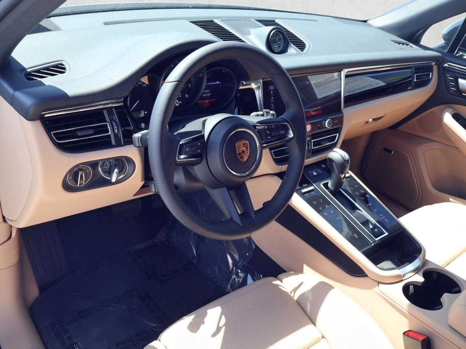 Thumbnail: 2026 Porsche Macan - 3