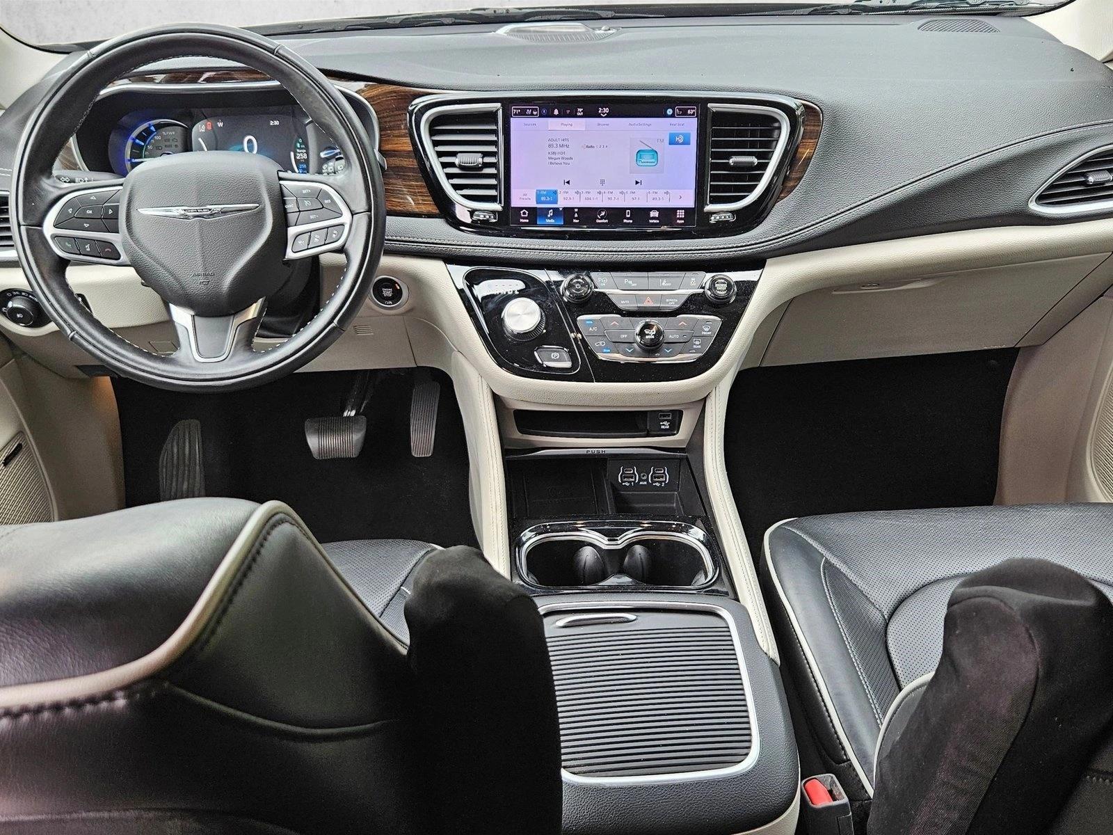 Thumbnail: 2022 Chrysler Pacifica - 3