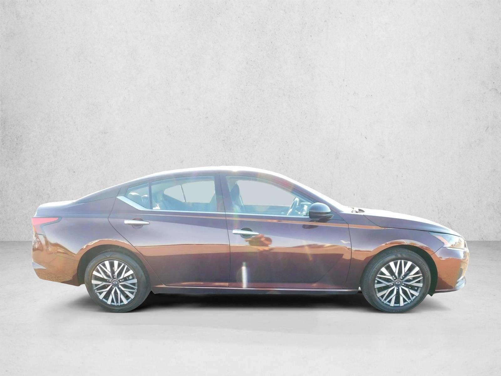 2025 Nissan Altima SV - Photo 7