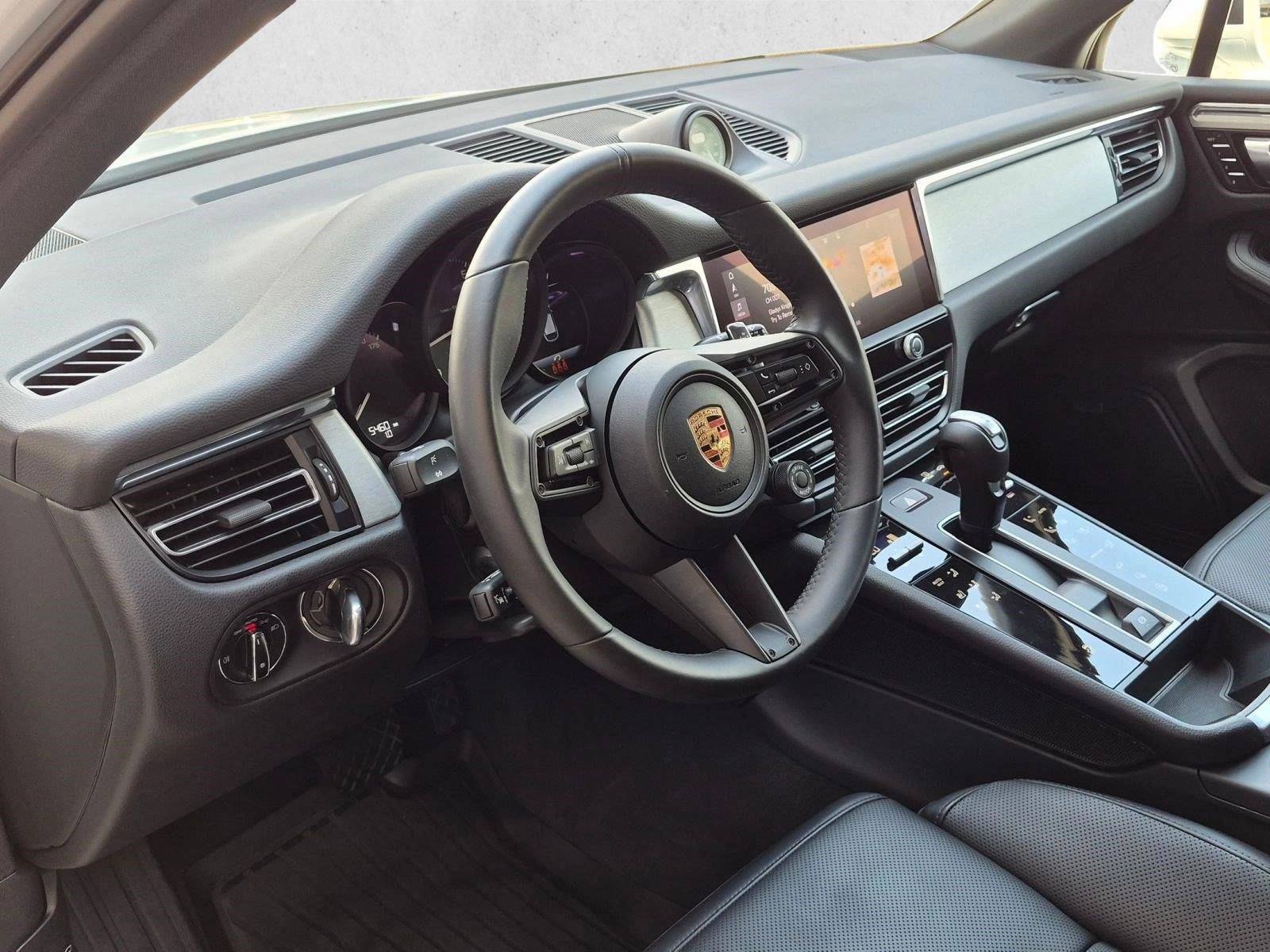 Thumbnail: 2026 Porsche Macan - 3