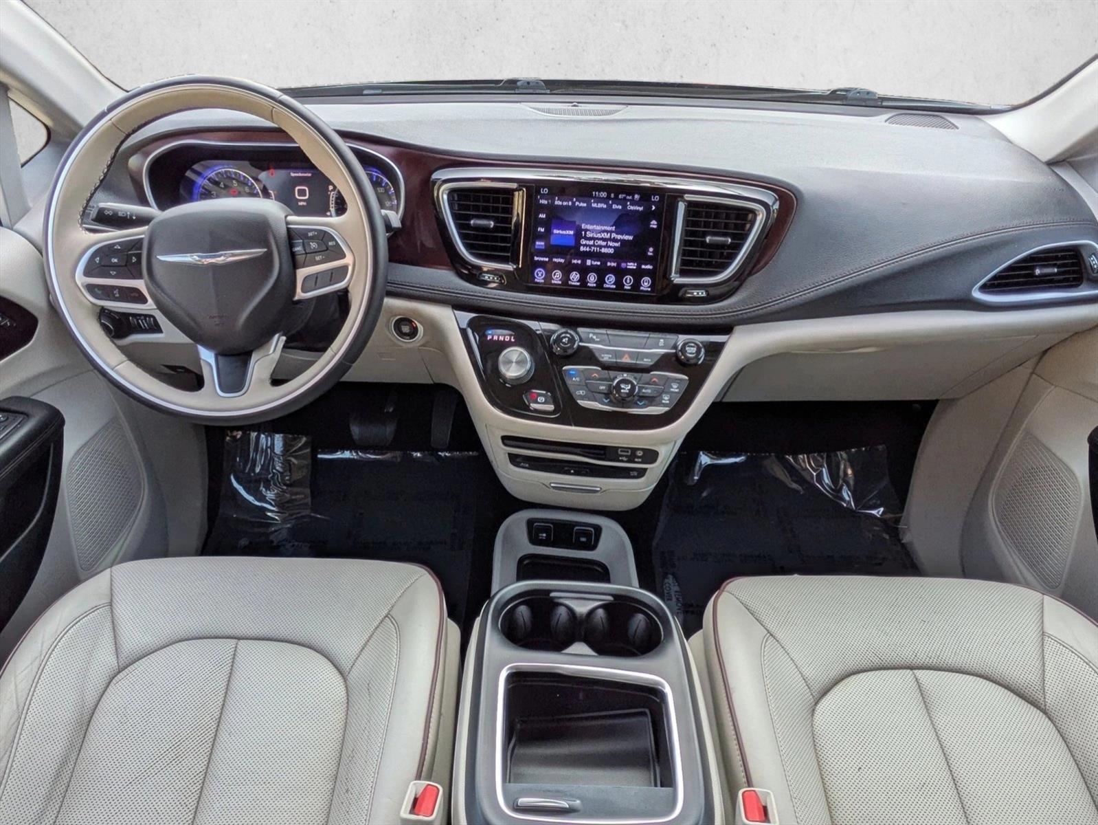 Thumbnail: 2017 Chrysler Pacifica - 3