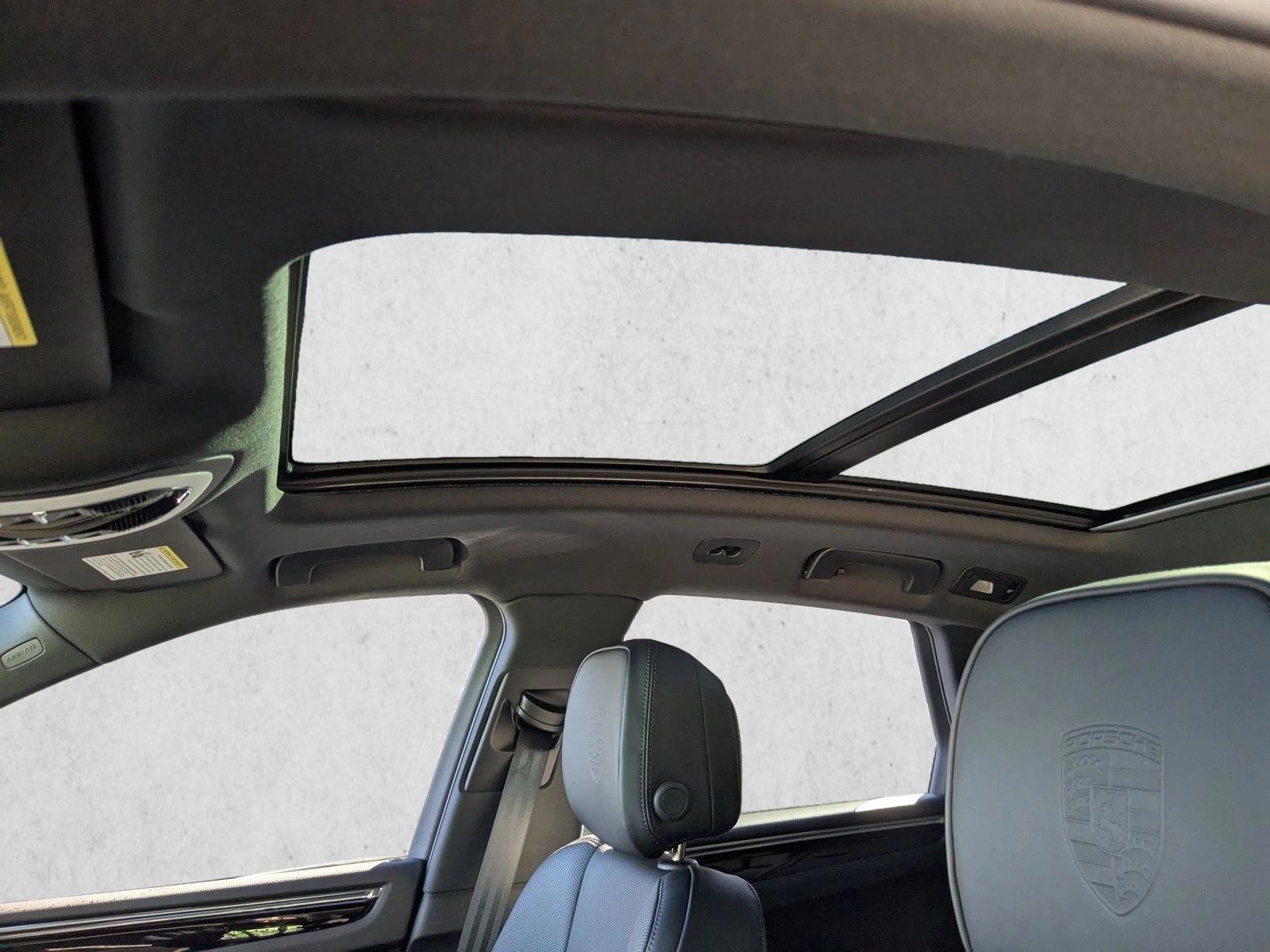 2026 Porsche Macan T - Photo 28