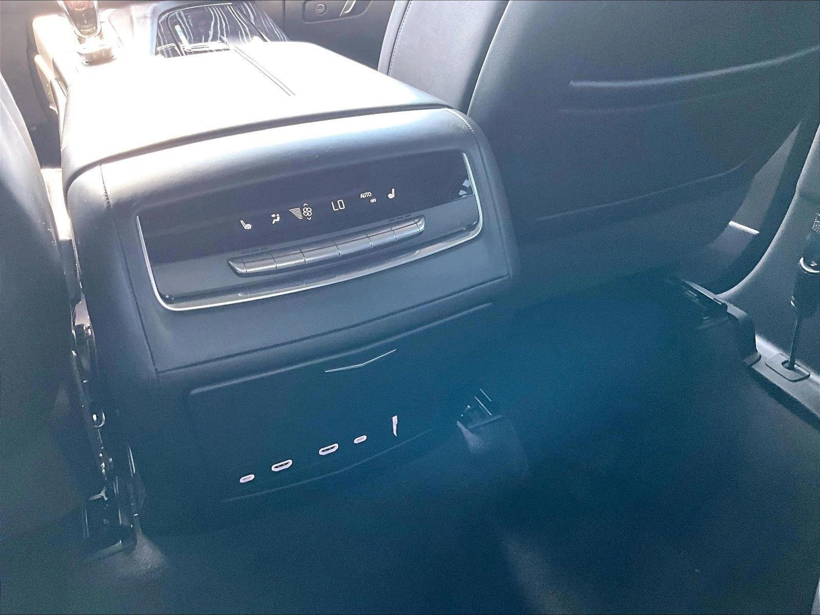 2023 Cadillac Escalade ESV V-Series - Photo 25