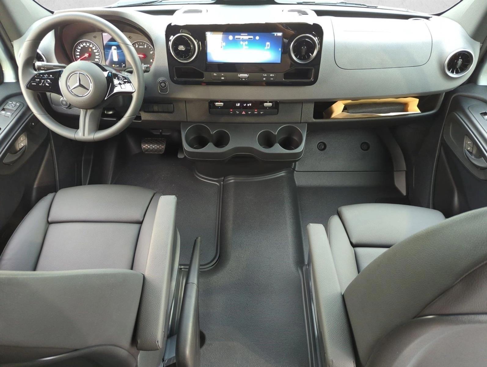 Thumbnail: 2026 Mercedes-Benz Sprinter - 3