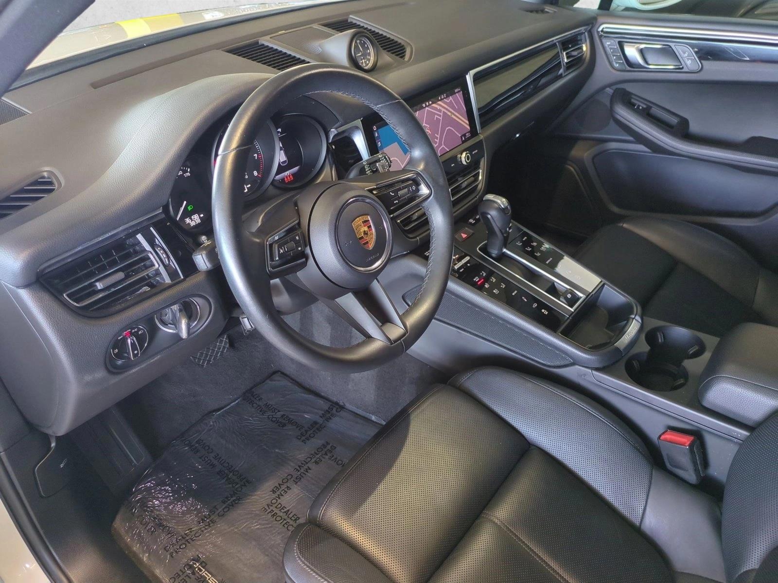 Thumbnail: 2023 Porsche Macan - 3