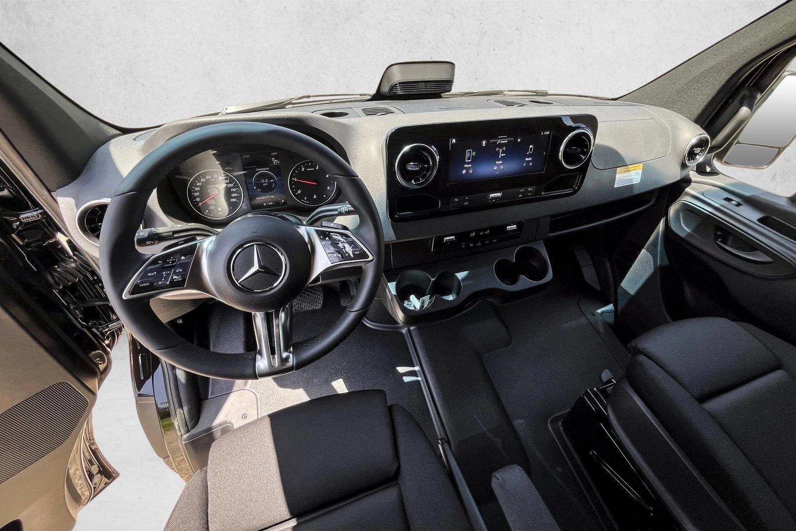 Thumbnail: 2025 Mercedes-Benz Sprinter - 2