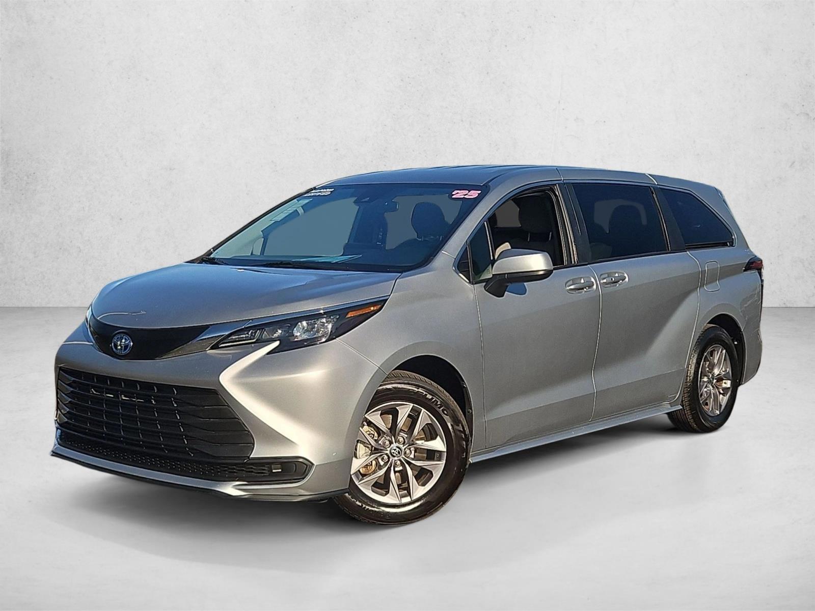2025 Toyota Sienna LE