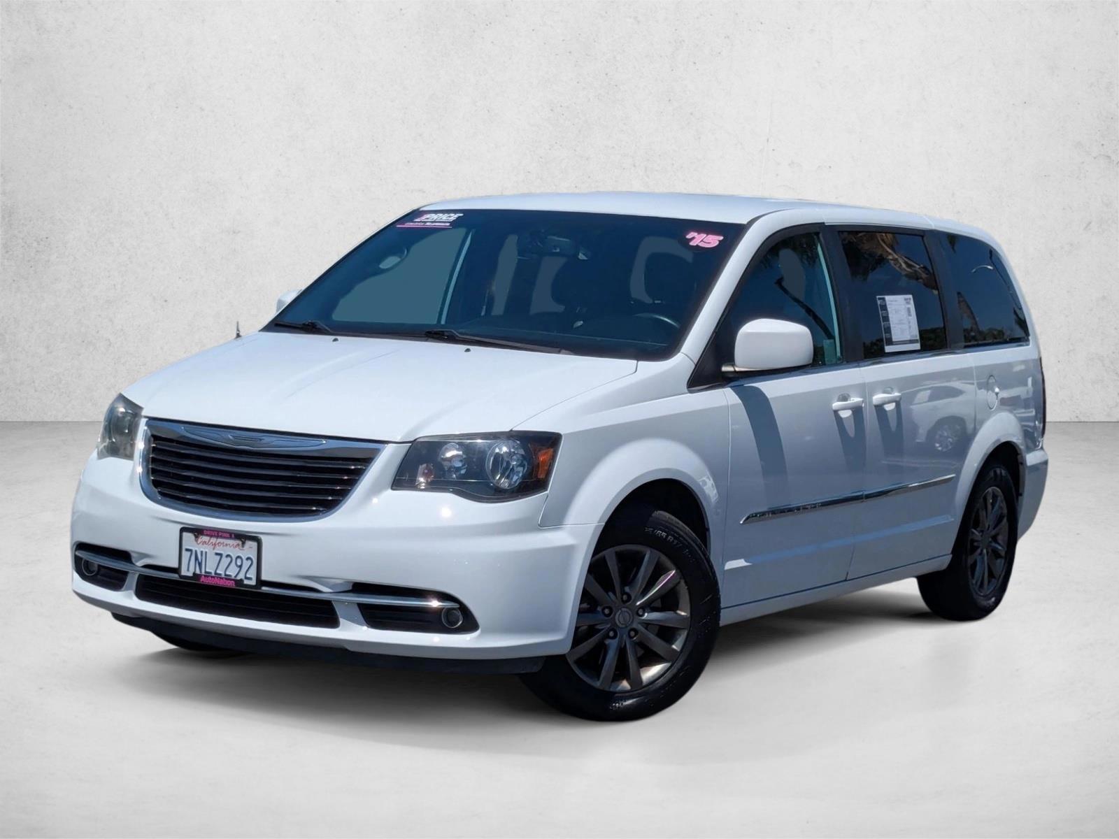 Thumbnail: 2015 Chrysler Town & Country - 1