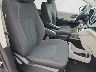 2023 Chrysler Voyager