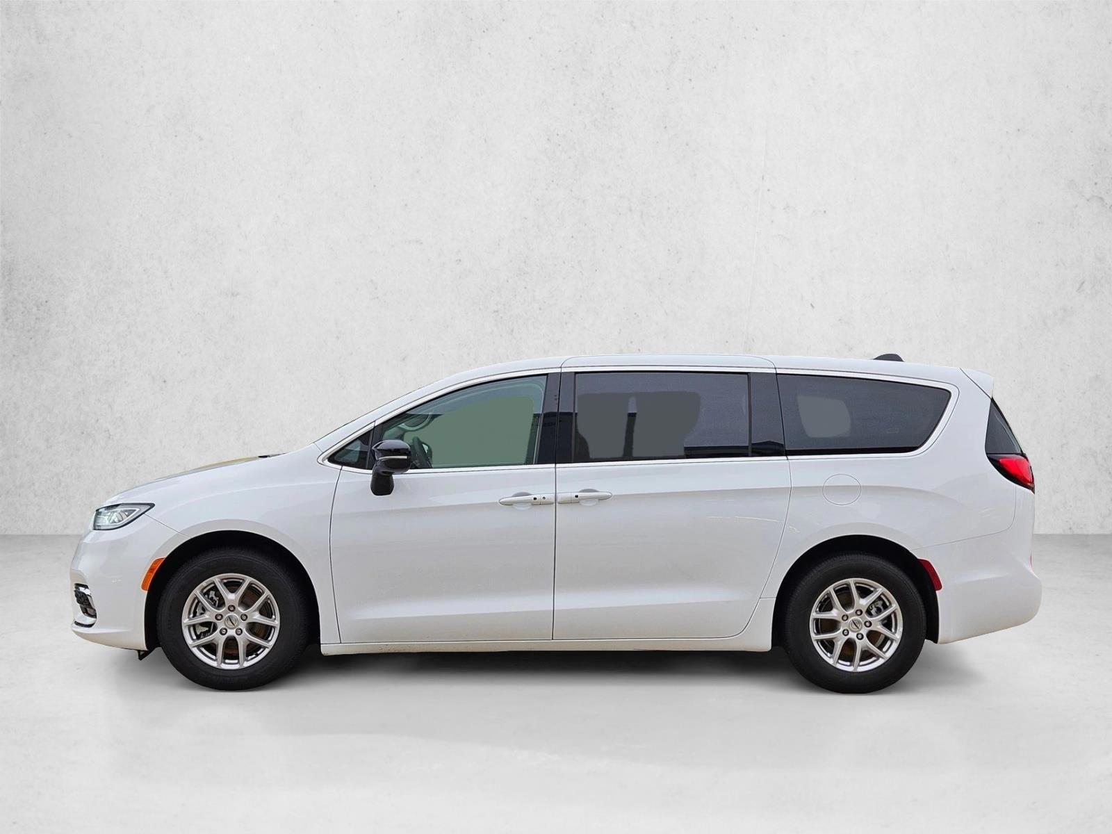 Thumbnail: 2024 Chrysler Pacifica - 2