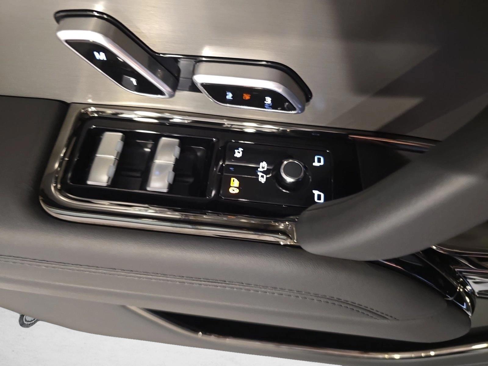 Thumbnail: 2025 Land Rover Range Rover Sport - 5