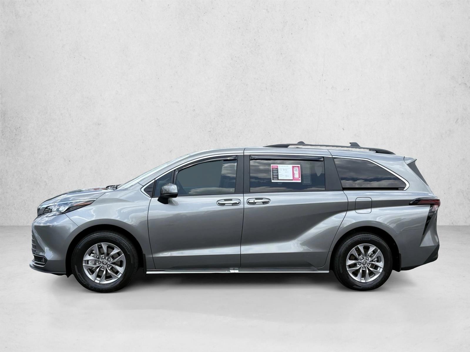 Thumbnail: 2026 Toyota Sienna - 2