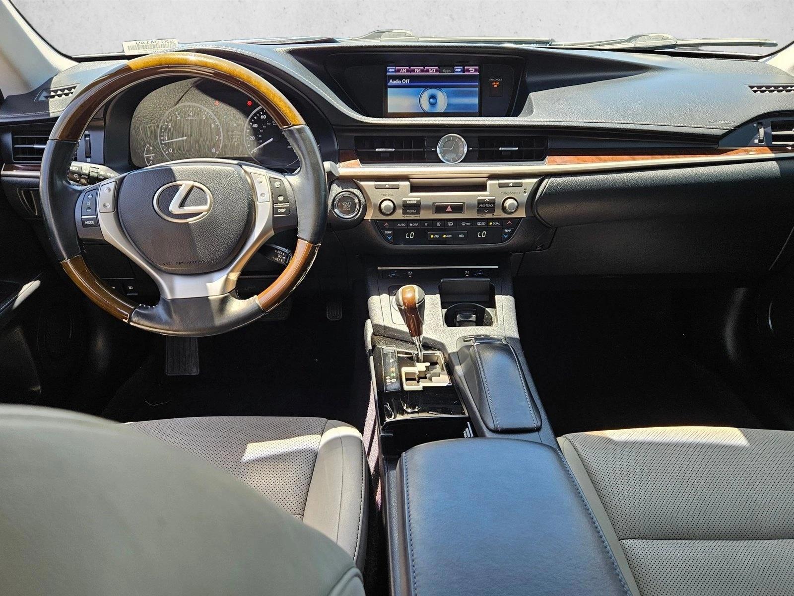 Thumbnail: 2014 Lexus ES - 3