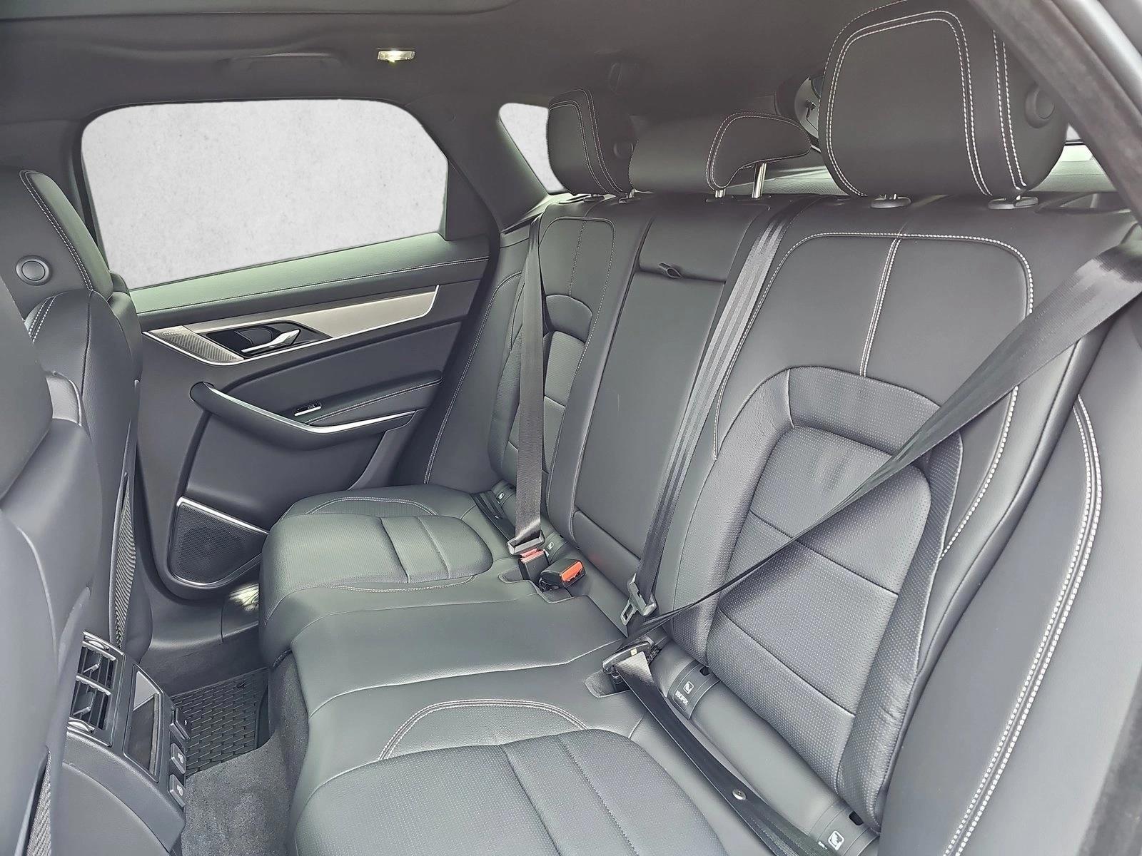 2026 Jaguar F-Pace R-Dynamic S - Photo 8