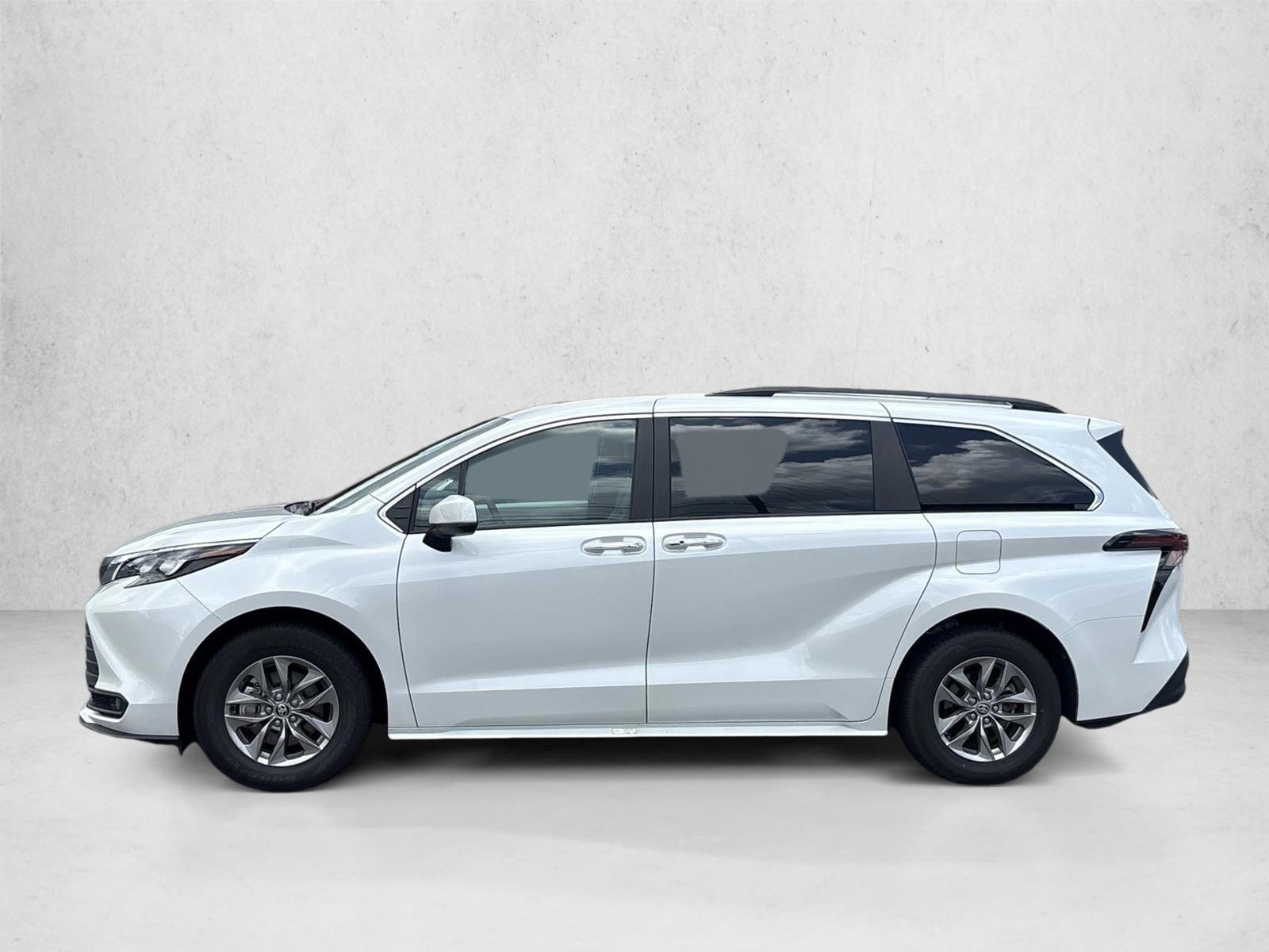 Thumbnail: 2026 Toyota Sienna - 2