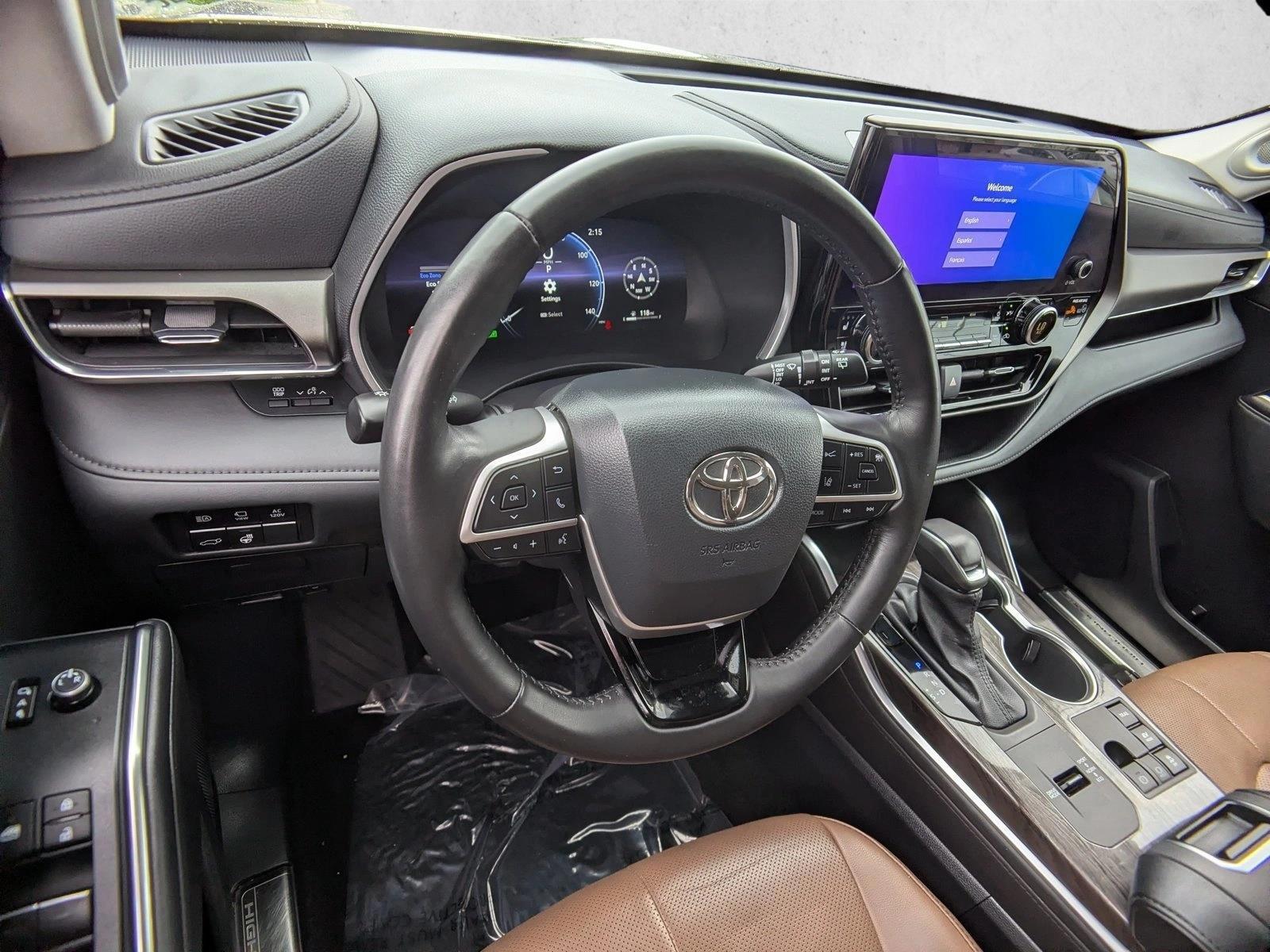 Thumbnail: 2025 Toyota Highlander - 3