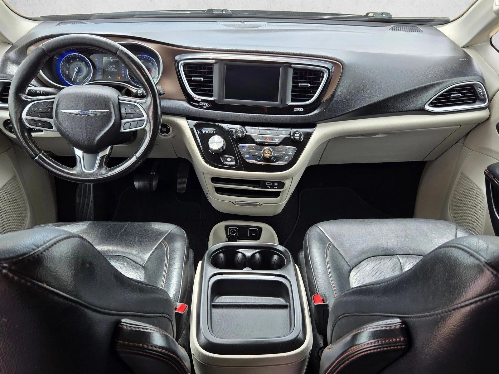 Thumbnail: 2019 Chrysler Pacifica - 3
