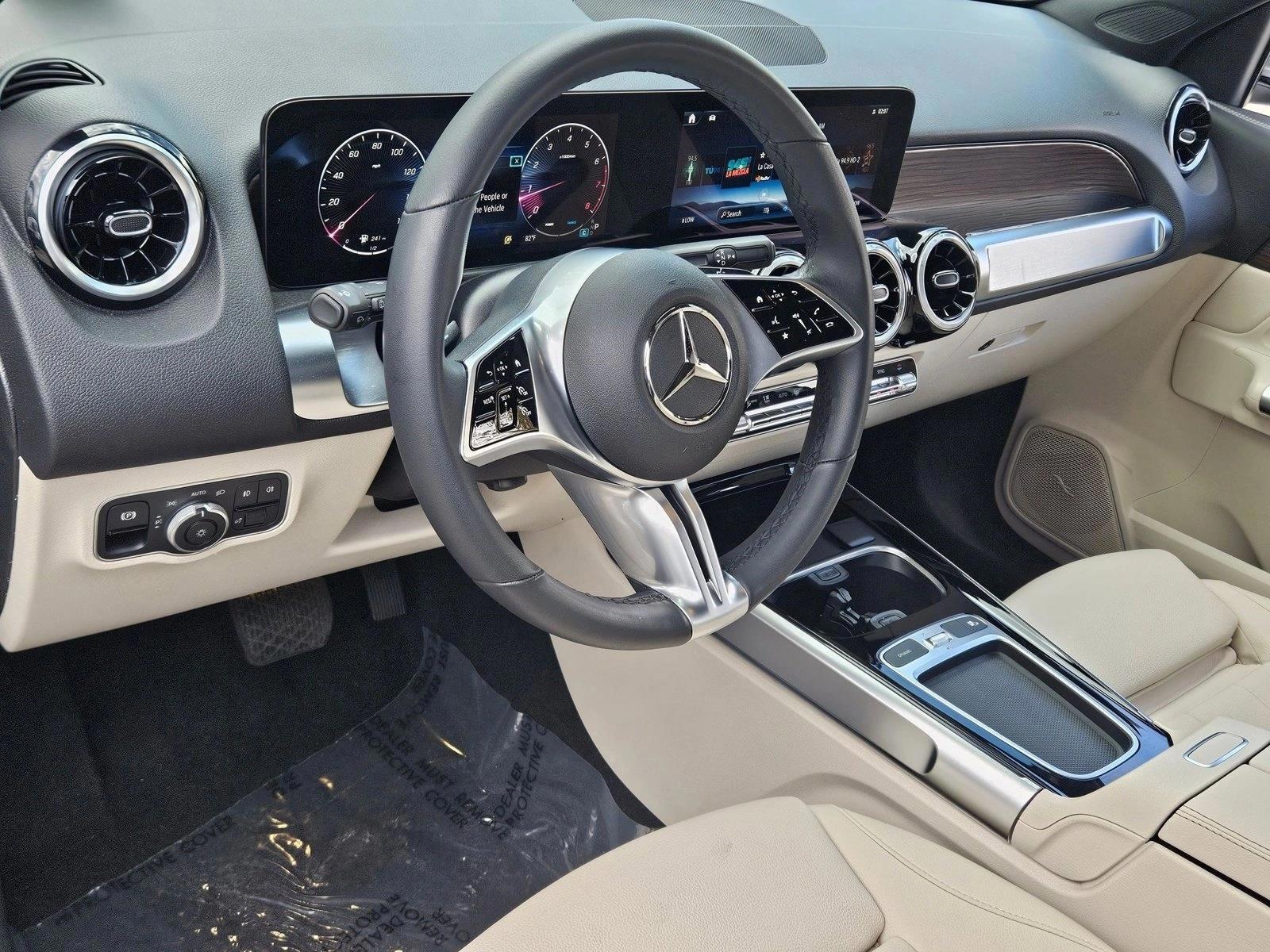 Thumbnail: 2026 Mercedes-Benz GLB - 3