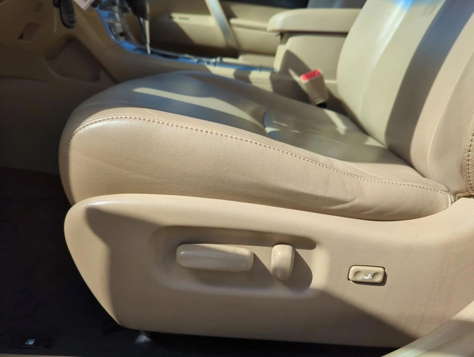 Thumbnail: 2013 Toyota Highlander - 3