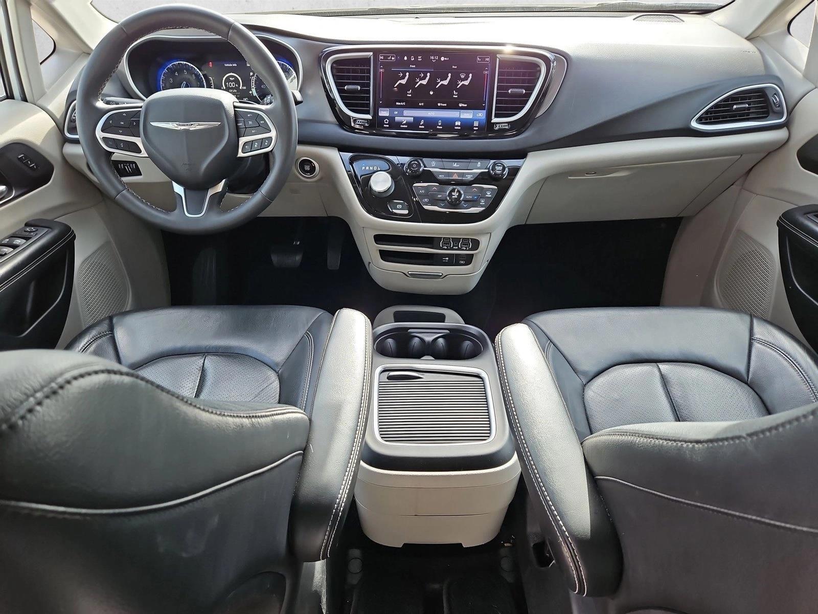 Thumbnail: 2022 Chrysler Pacifica - 3