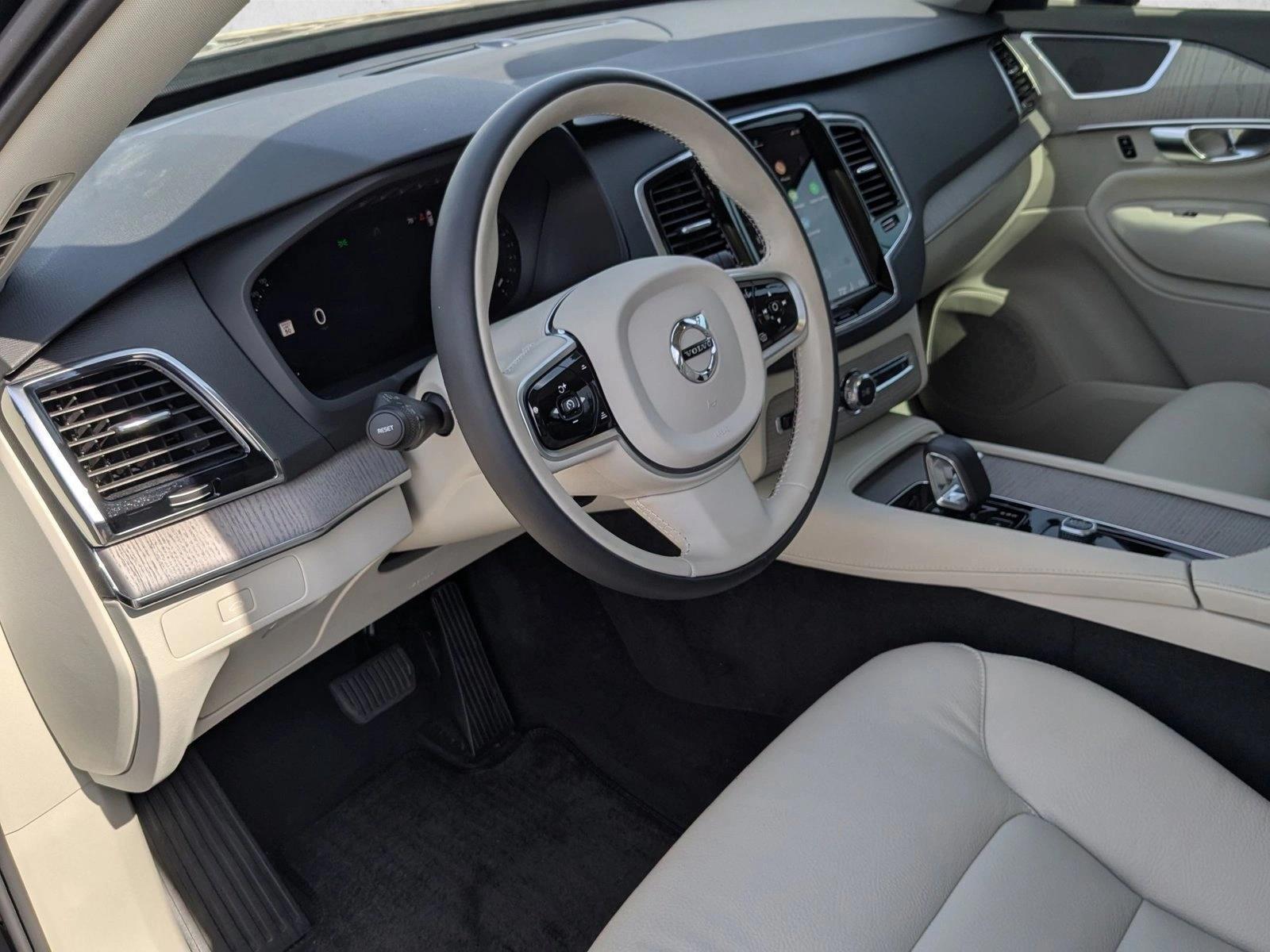 2025 Volvo XC90 Plus - Photo 10