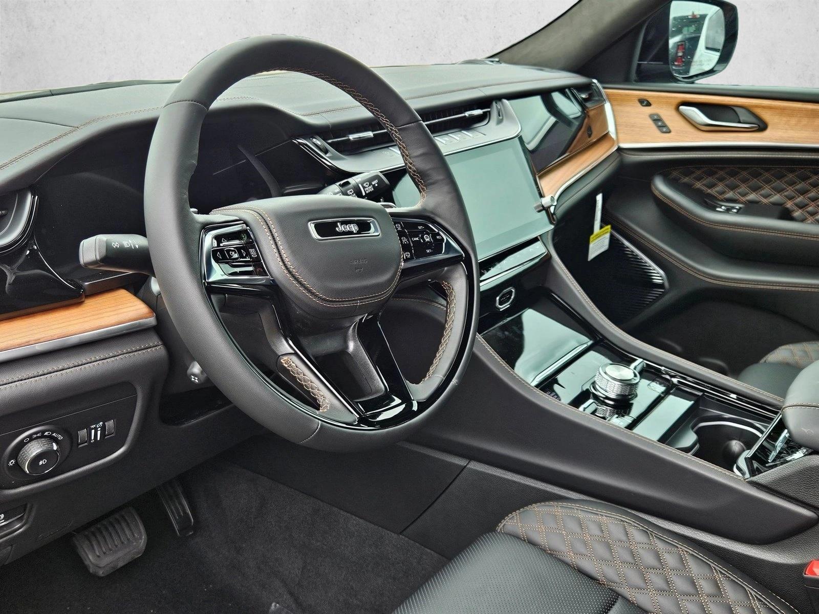 Thumbnail: 2026 Jeep Grand Cherokee - 3