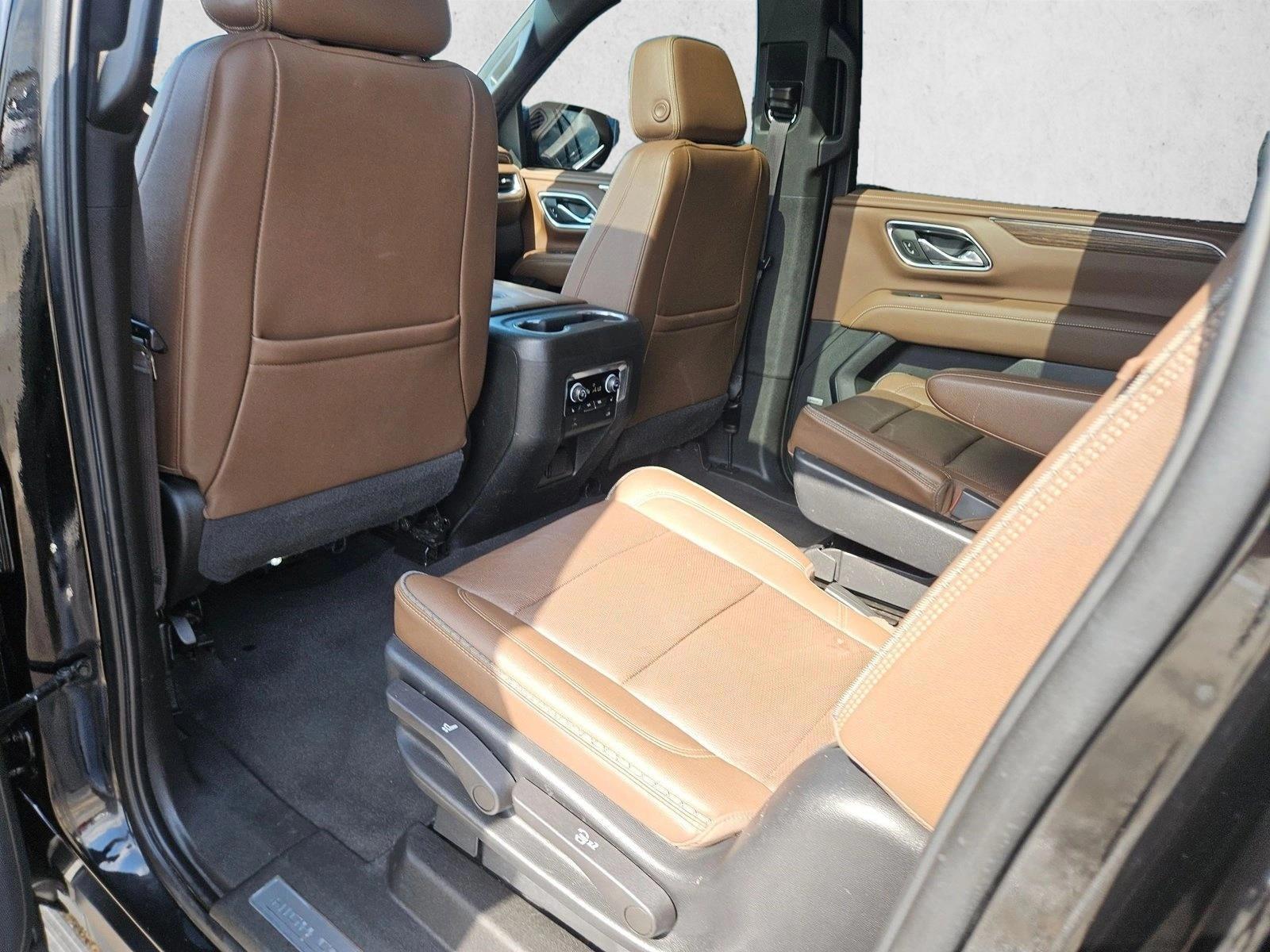 Thumbnail: 2022 Chevrolet Suburban - 3